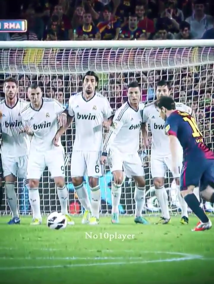 昔日国家德比面对皇马豪华人墙梅西打入精彩任意球