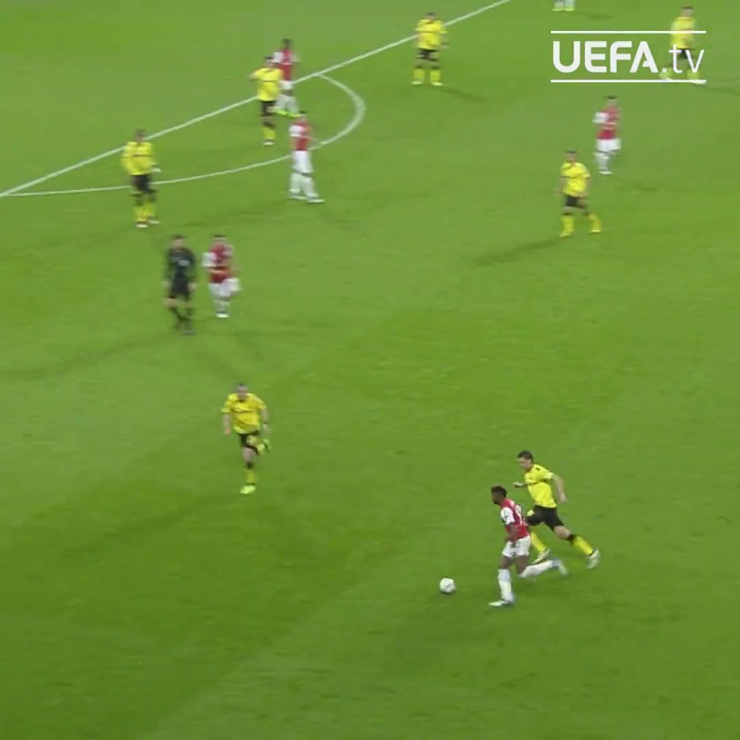 还有阿森纳球迷记得他这记助攻吗这带球节奏真的太棒了