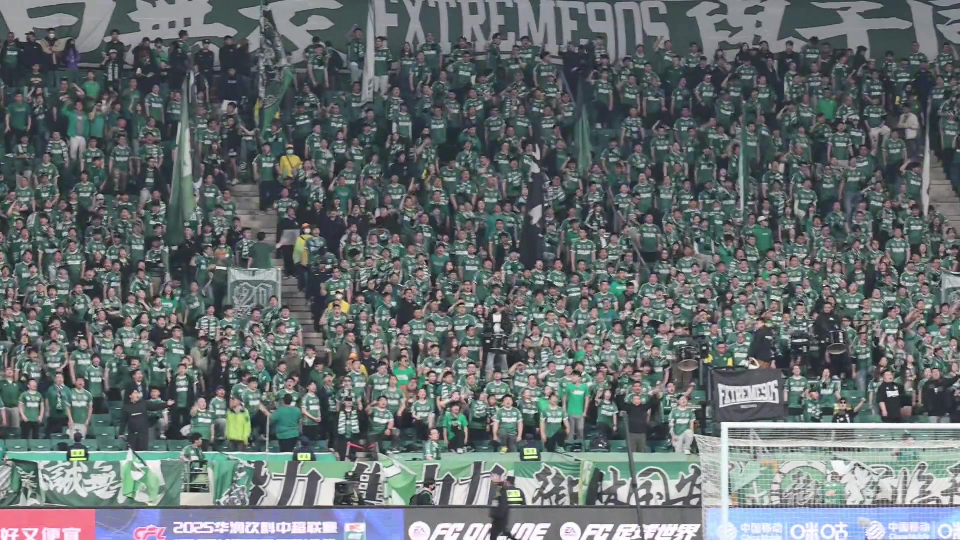 网友工体北看台的压迫感在长焦的作用下更加震撼