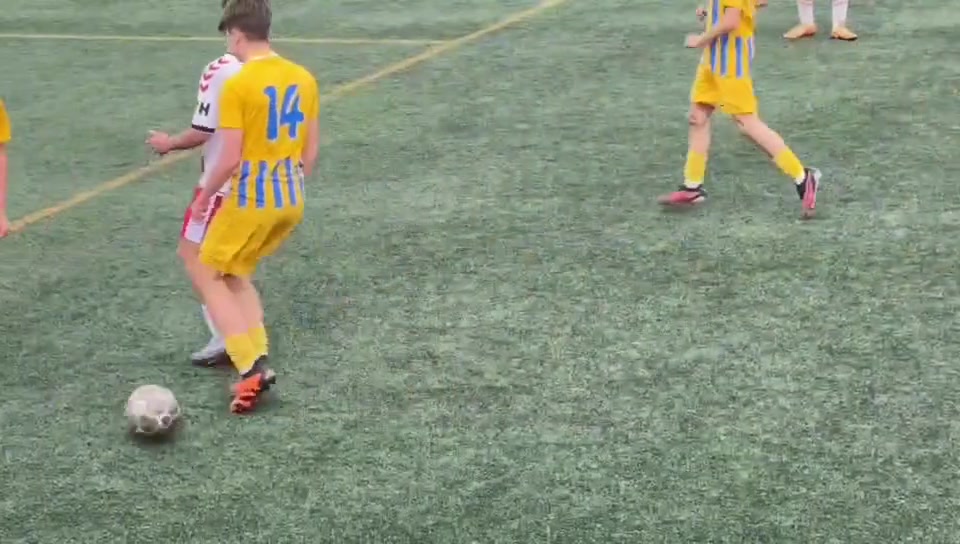 邝兆镭这对抗真吓人年纪这么小就突得对方只能上手拉拽啊