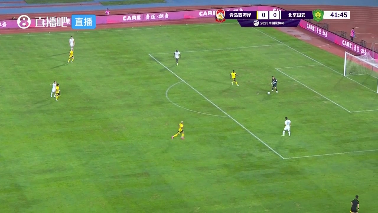 侯森这脚传球有点离谱直接飞出边线