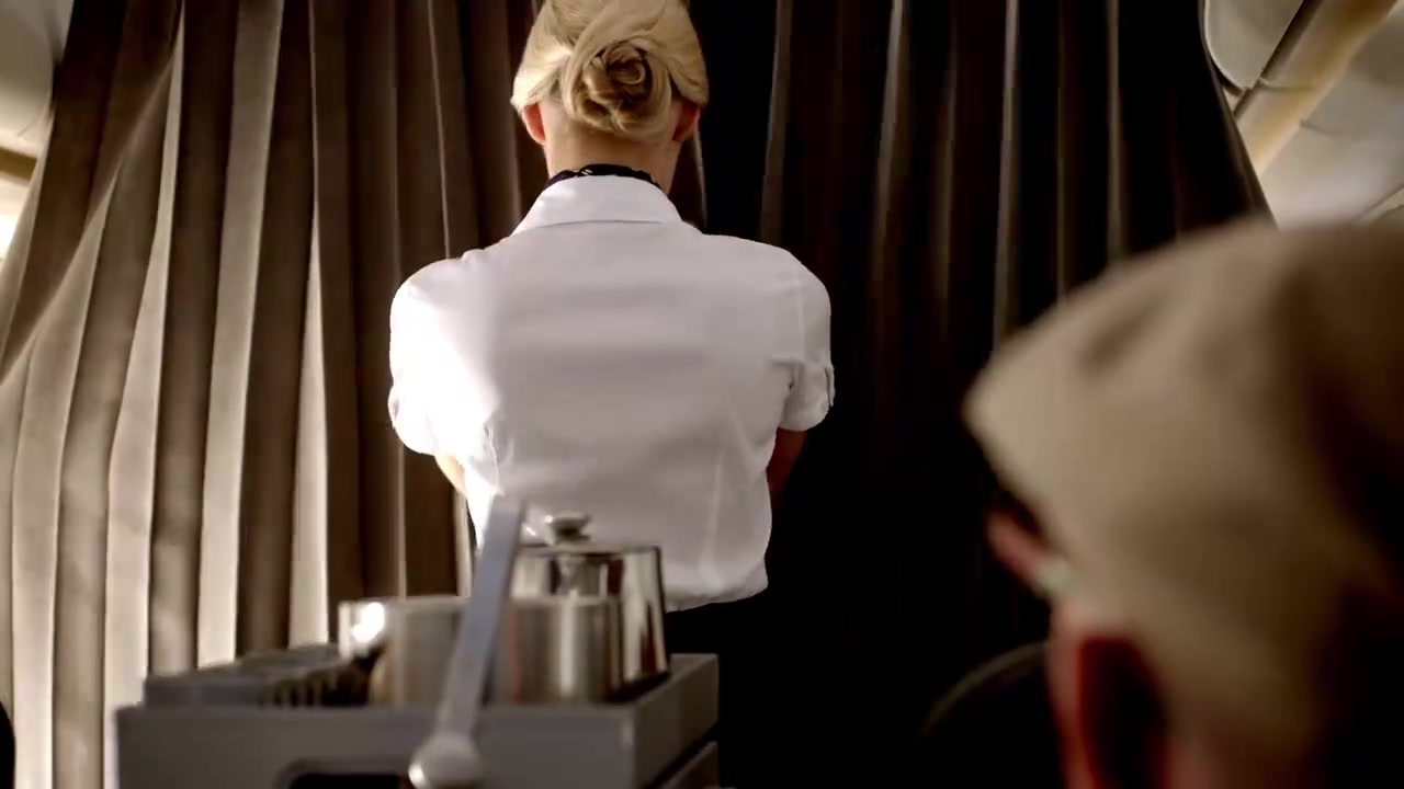 和美女空姐拍广告渣叔早期的广告这画风有点搞笑