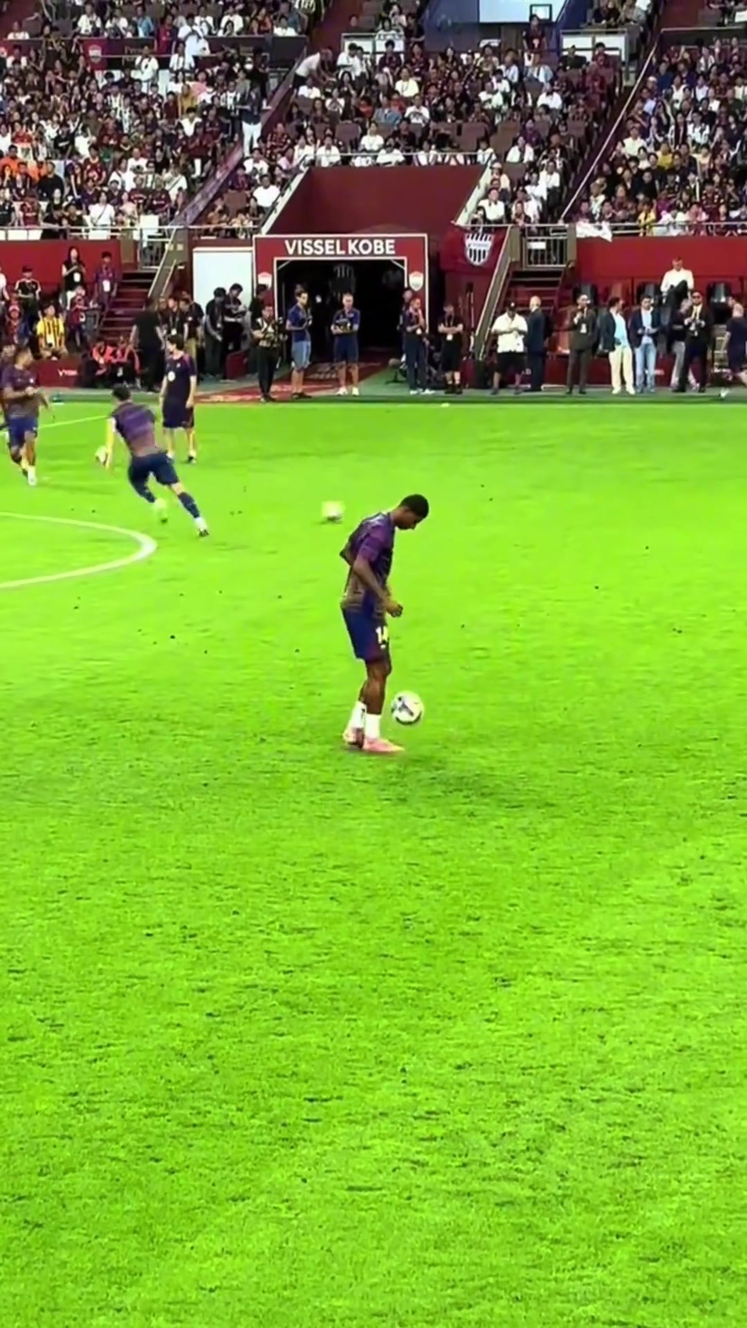 登贝莱落泪巴萨新援怎么能不会颠球拉什福德这操作真丝滑