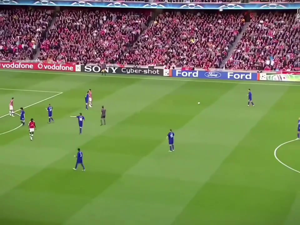 上一秒解说这球对C罗来说太远了下一秒OMG这是人