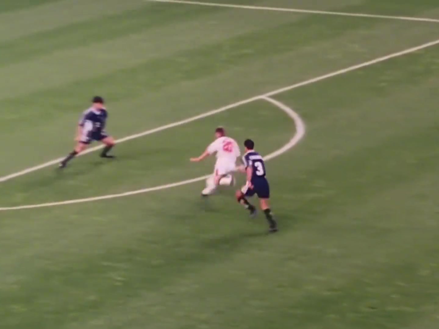 这才叫金童17岁利物浦首发18岁世界杯登场21岁金球奖......