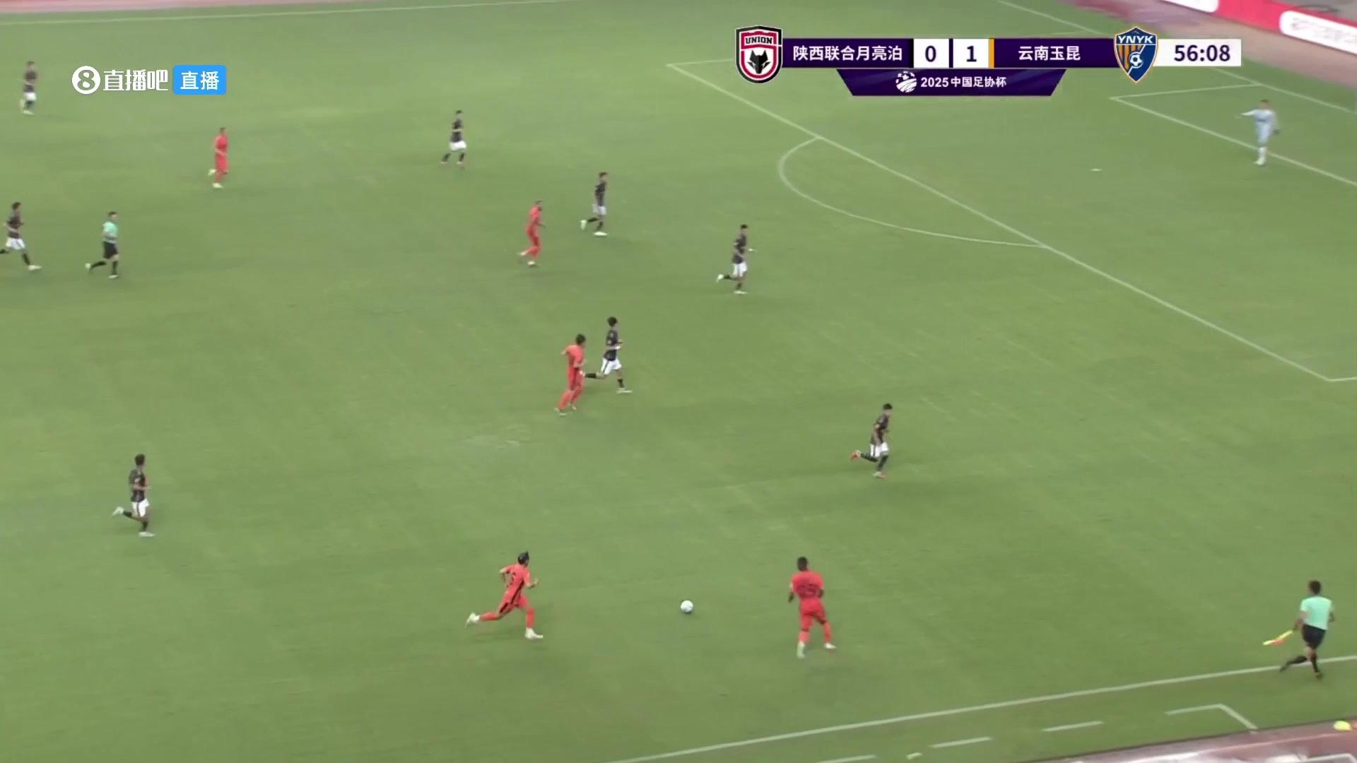 脚后跟妙传恩里克在弧顶脚后跟传入禁区奥斯卡一蹴而就