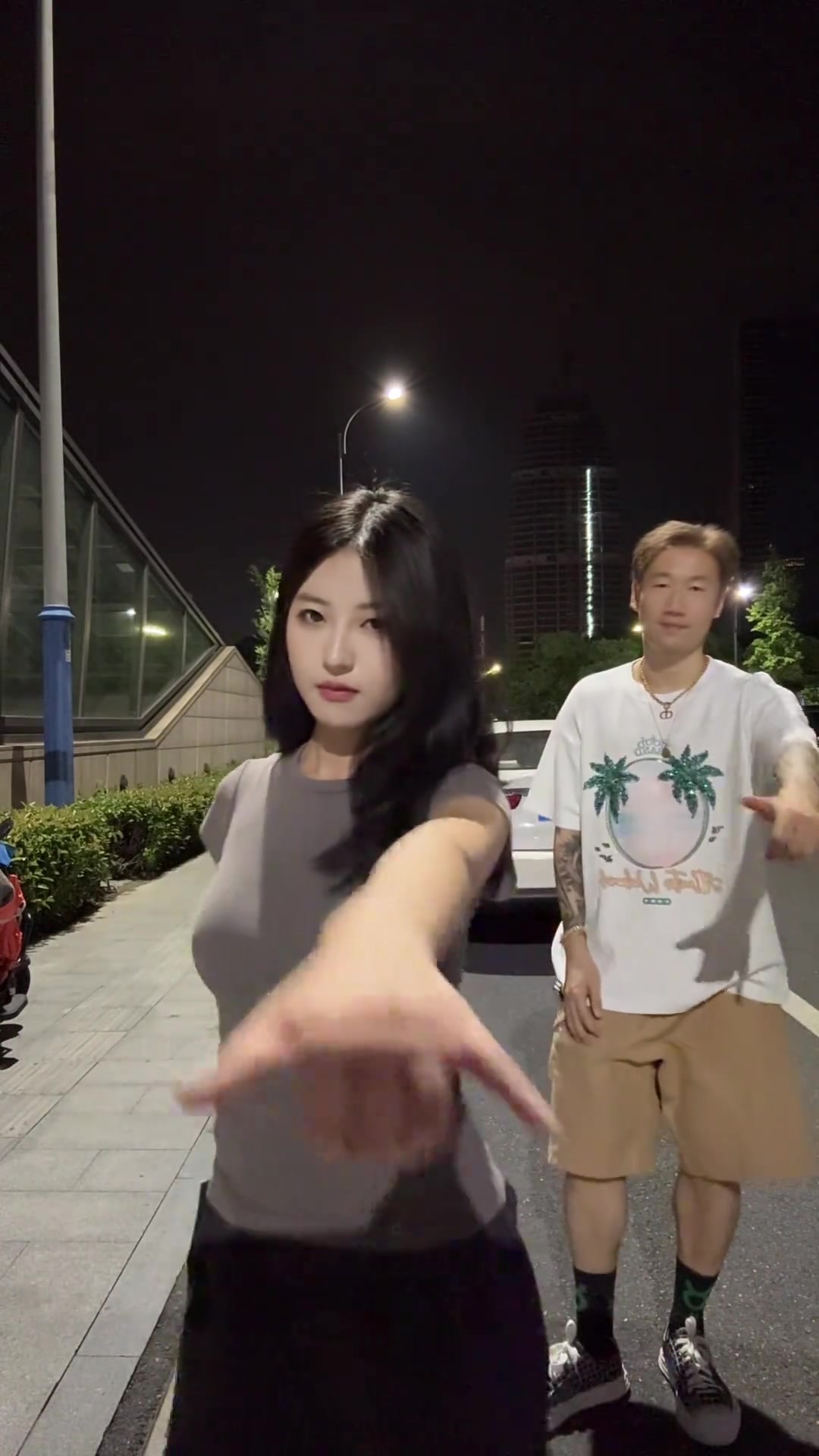 荣昊社媒我的舞蹈老师甜酷甜酷的