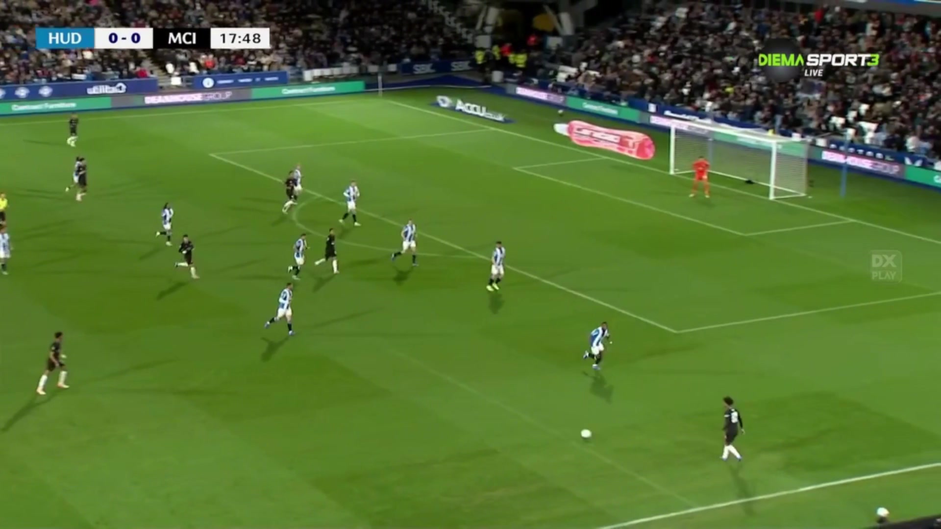 这球漂亮福登禁区外贴地斩破门曼城1-0领先哈德斯菲尔德