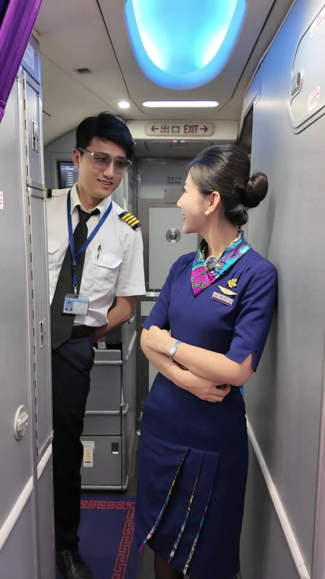 好美啊️云南空姐赛前为玉昆队加油