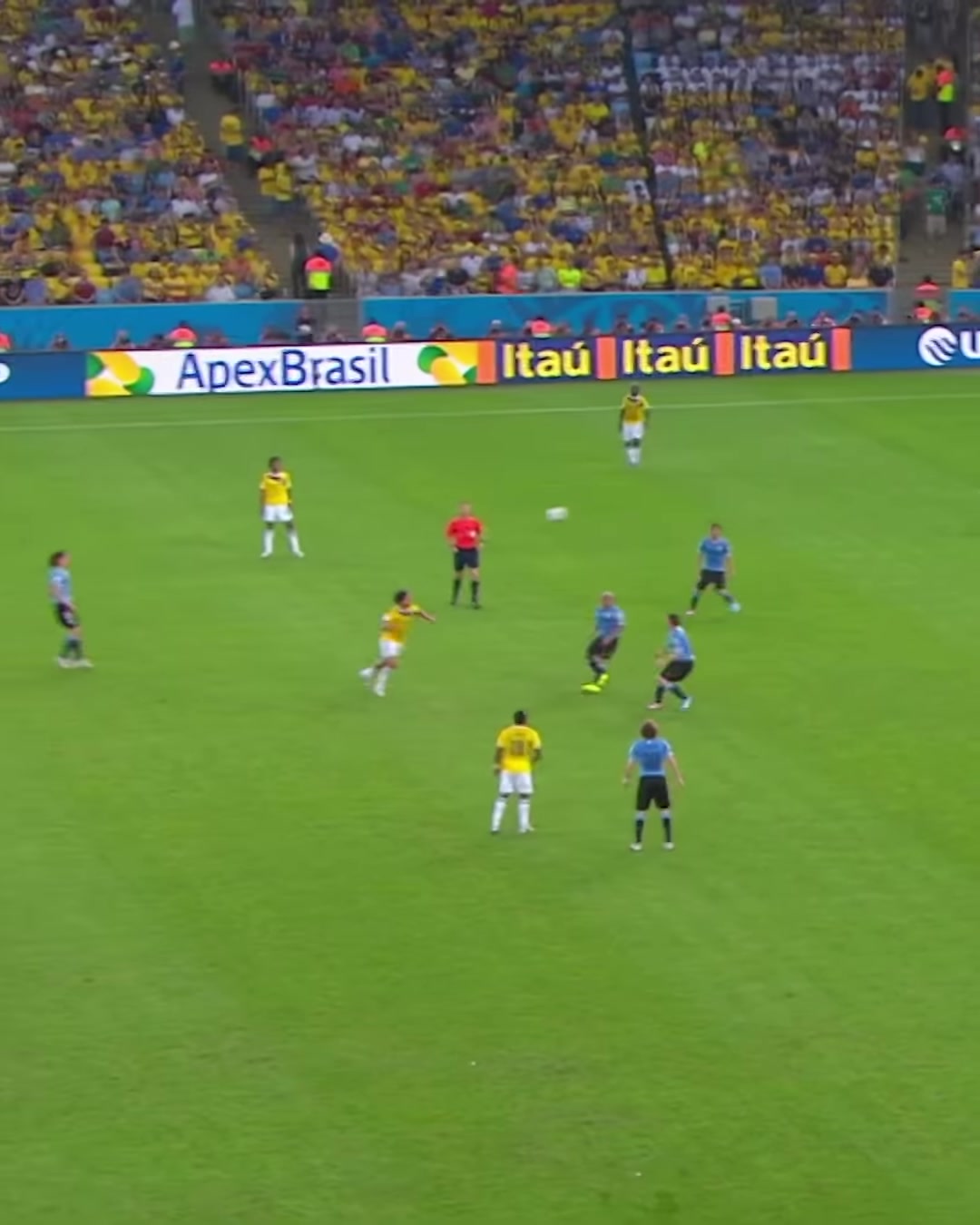 11年前的今天J罗凭借这球名震世界最终8000万加盟皇马