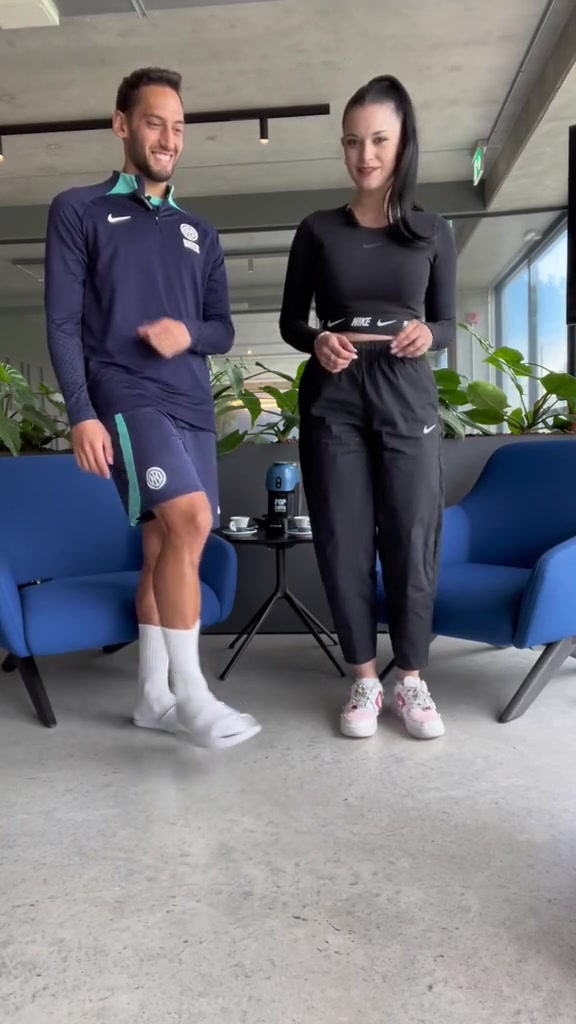 白练了恰球王一顿群魔乱舞给小姐姐整不会了