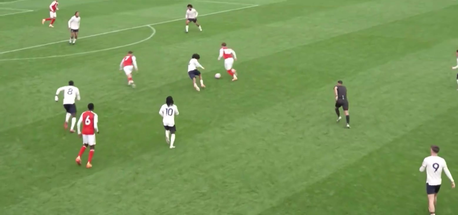 没闲着道曼在U21英超对阵西汉姆联U21逆足远射破门