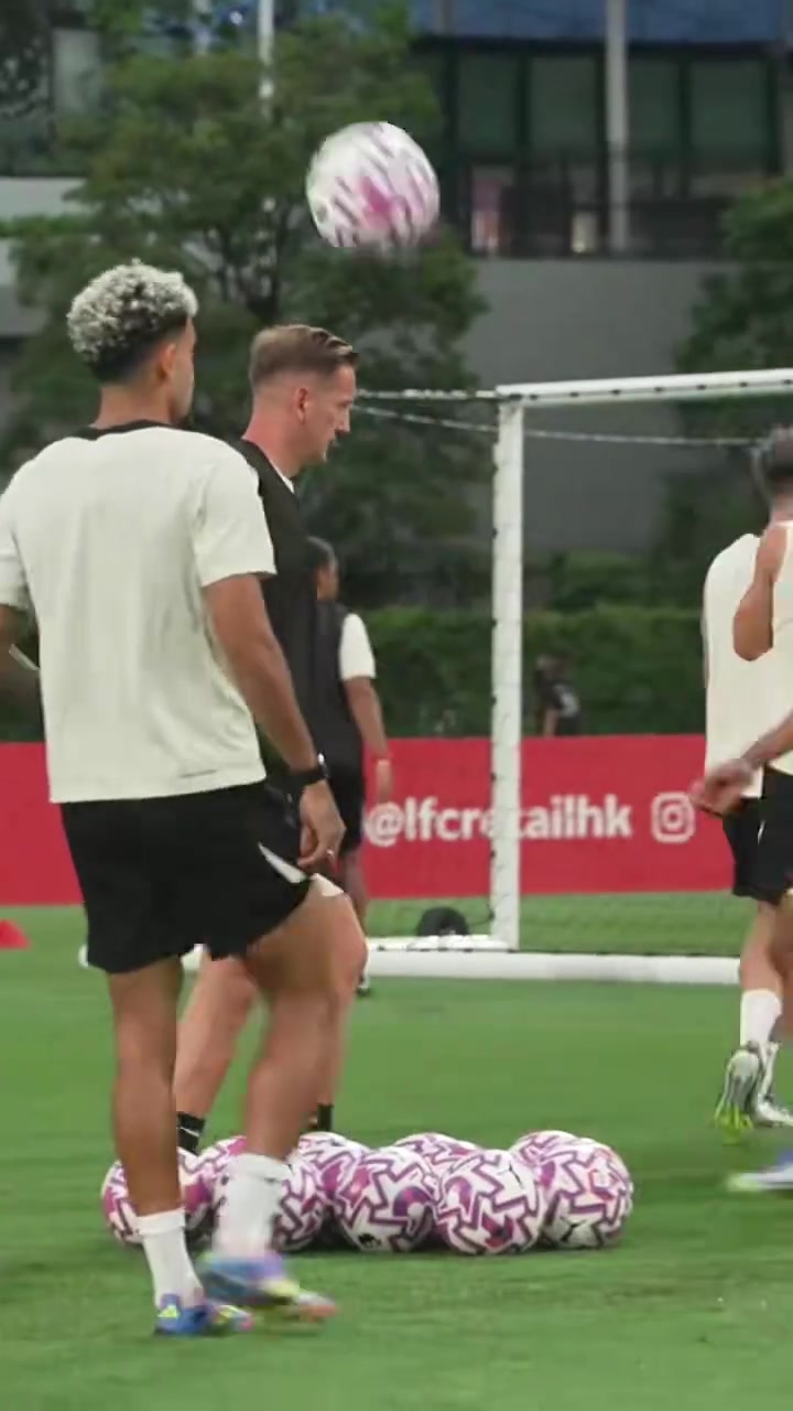 职业球员的绝对球感拜仁新援迪亚斯秀球技