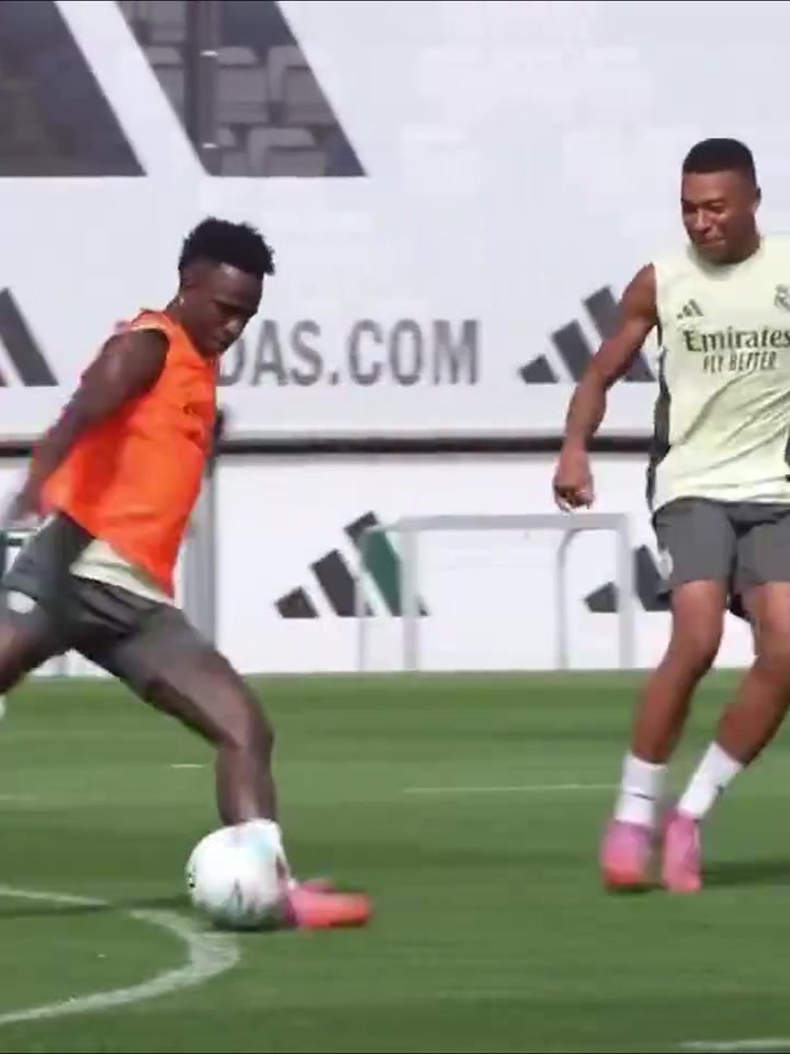 欢乐维尼修斯过掉姆巴佩破门随即姆巴佩爆射复仇