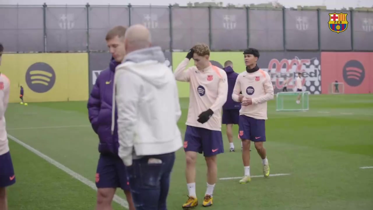 奥尔莫去费尔明来巴萨最近训练花絮伊涅斯塔造访