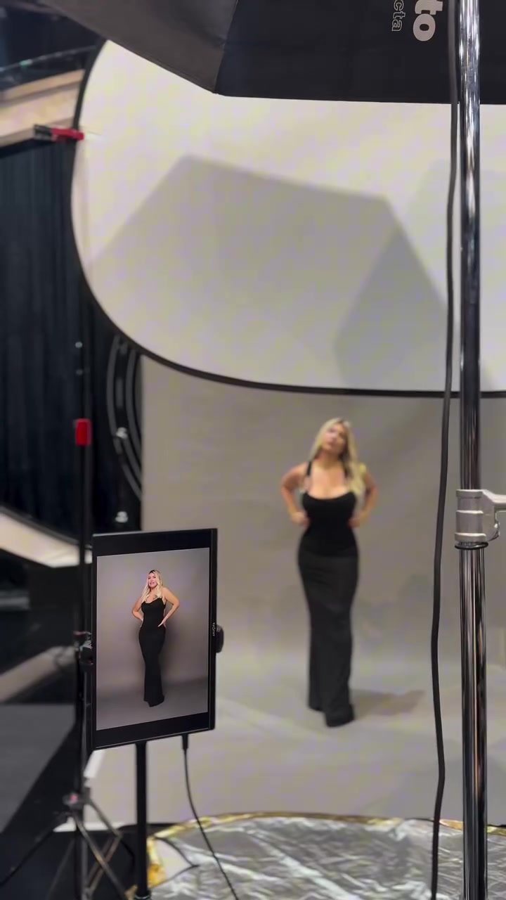 可恶旺达又出来大秀身材啦为啥这么多媒体找她拍照