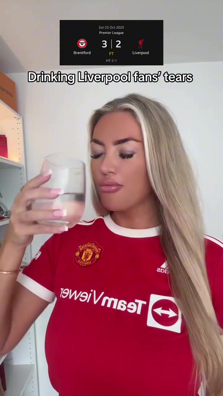 继续整活曼联女网红我喝掉了利物浦球迷美味的泪水