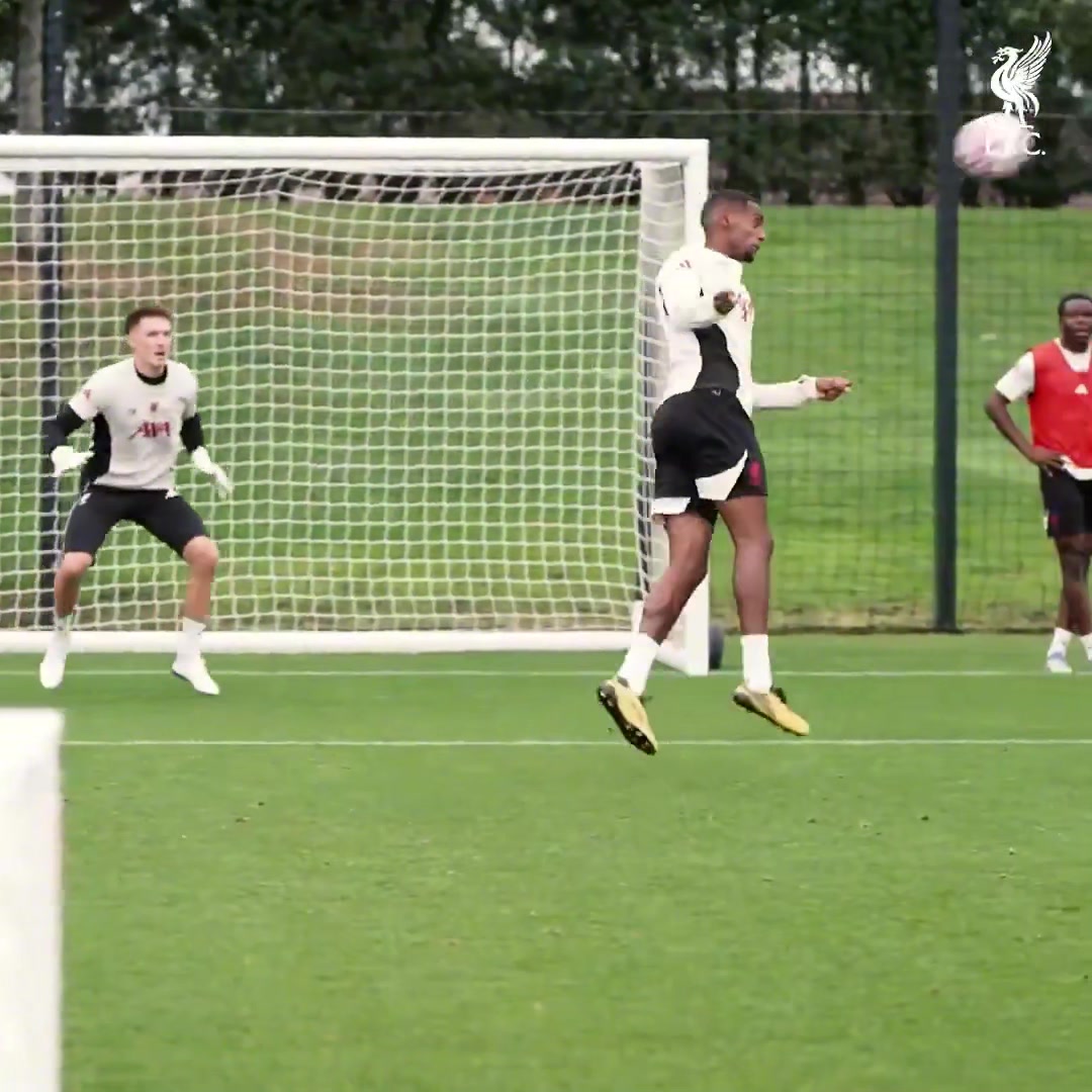 融入球队利物浦官方晒伊萨克训练视频终结能力很强啊