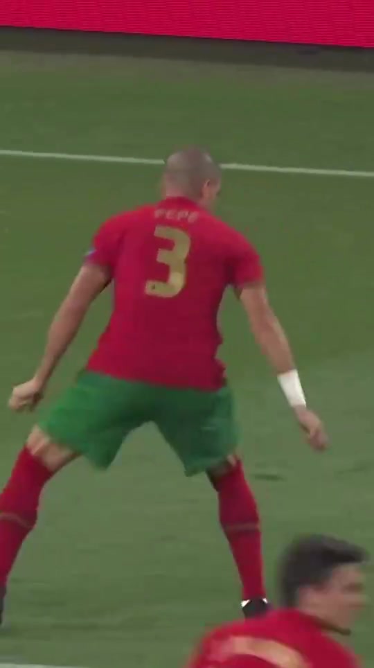 姆巴佩1v1单挑佩佩没想到被一招化解