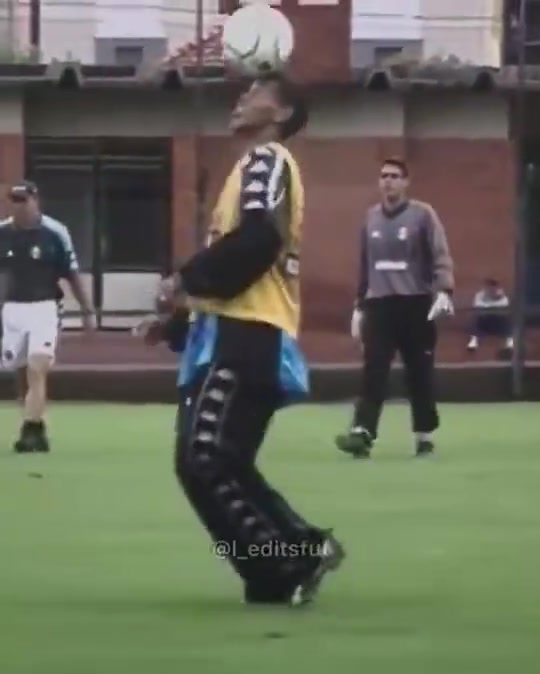 肉眼可见的天才格雷米奥时期的小罗大秀绝世球感