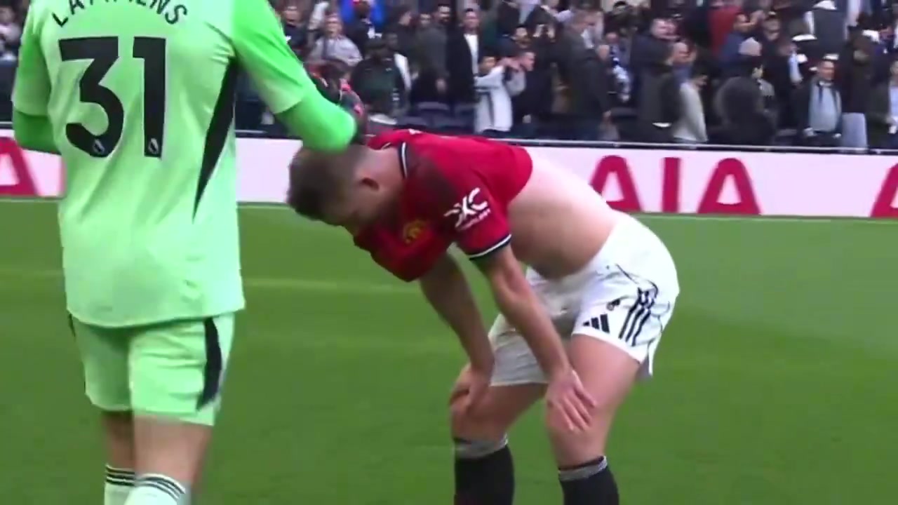 曼联球迷看到赛后德里赫特的不甘真让人心痛