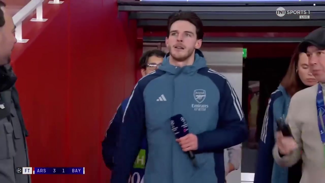 领袖赖斯赛后喜欢和苏比一起踢球我们的路还很长不能太飘