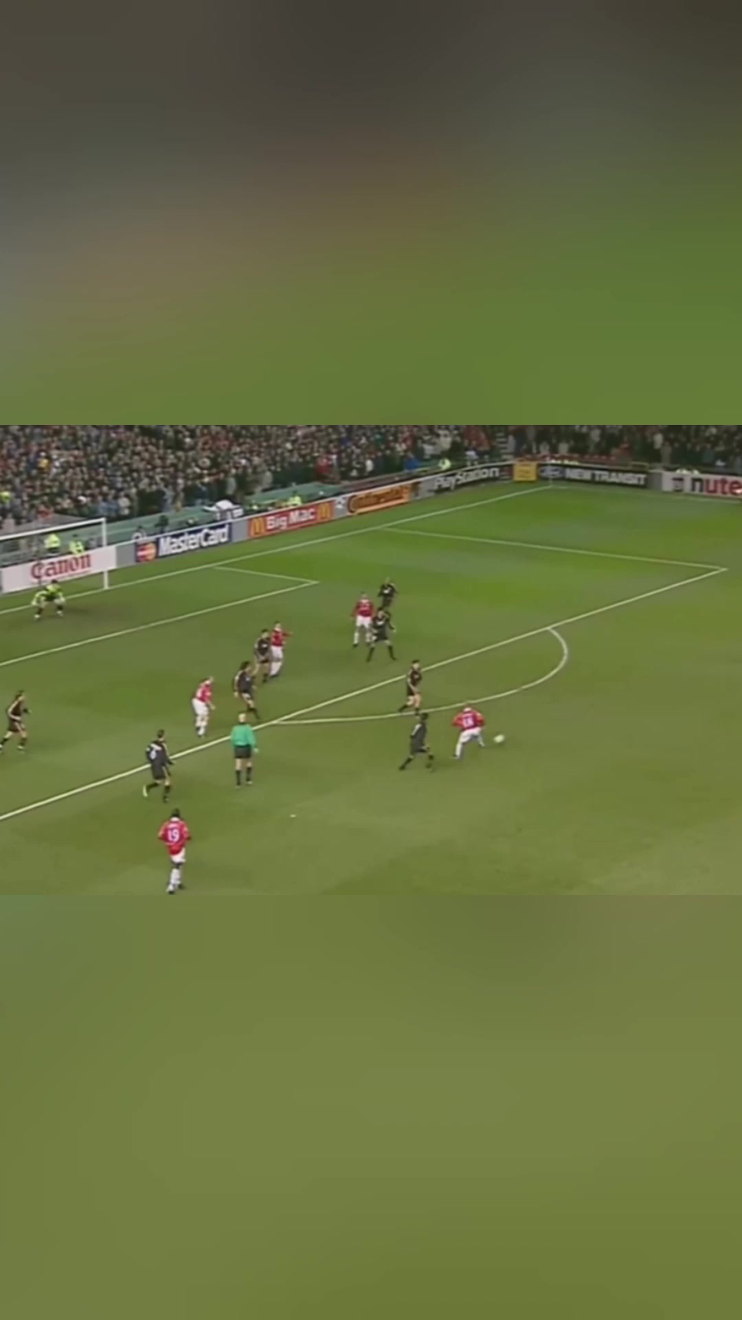 贝克汉姆非常规方式破门禁区前连过皇马三人劲射入网