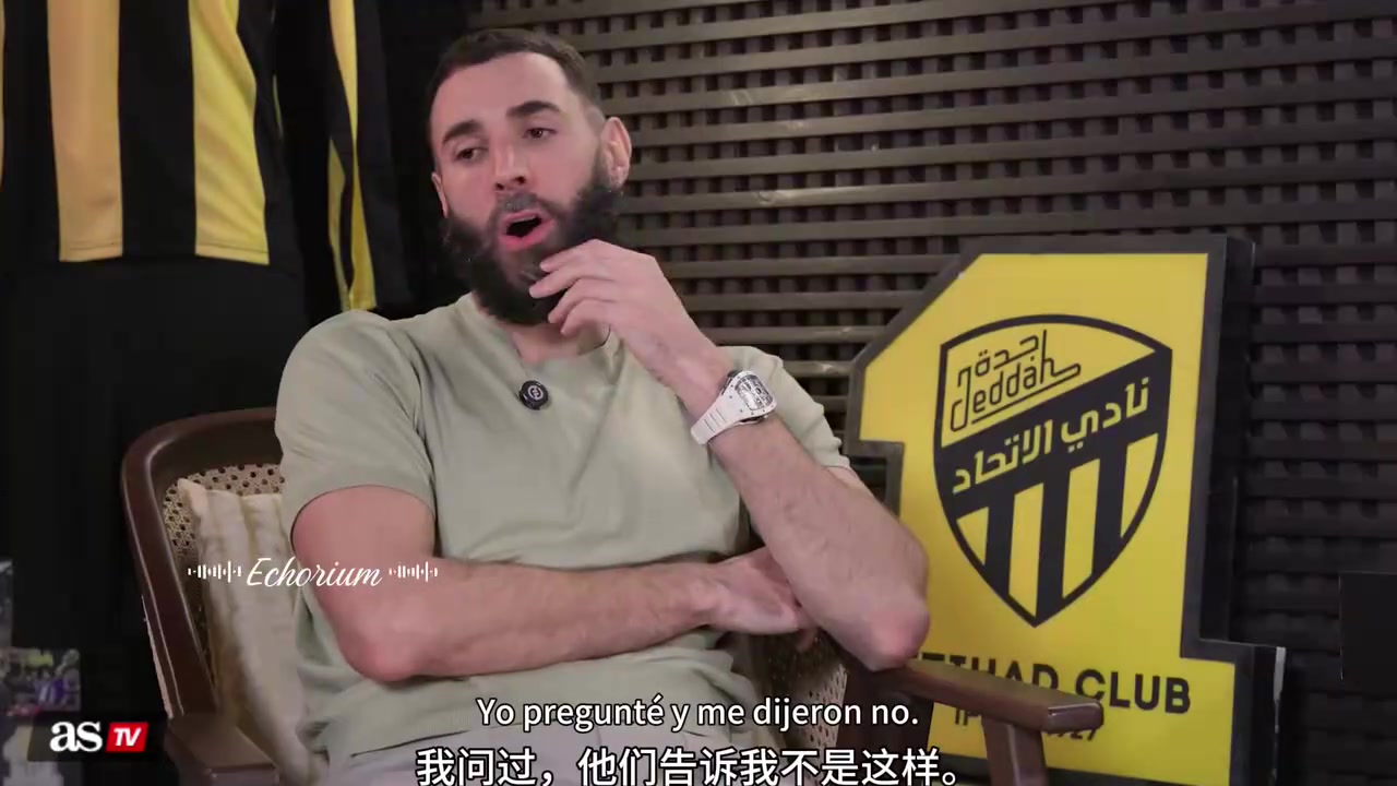 本泽马我跟C罗互相尊重没必要用摄影机刻意证明朋友关系