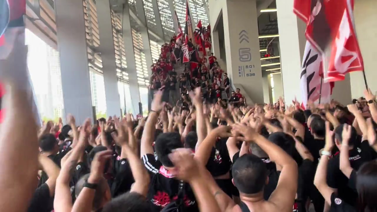 四川雄起成都蓉城球迷赛前加油助威太震撼了