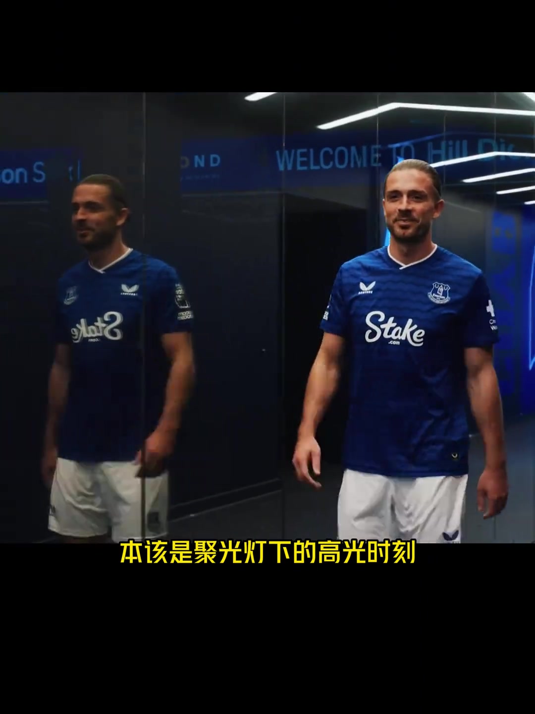 反人类的握笔姿势格拉利什签约埃弗顿握笔姿势抢镜