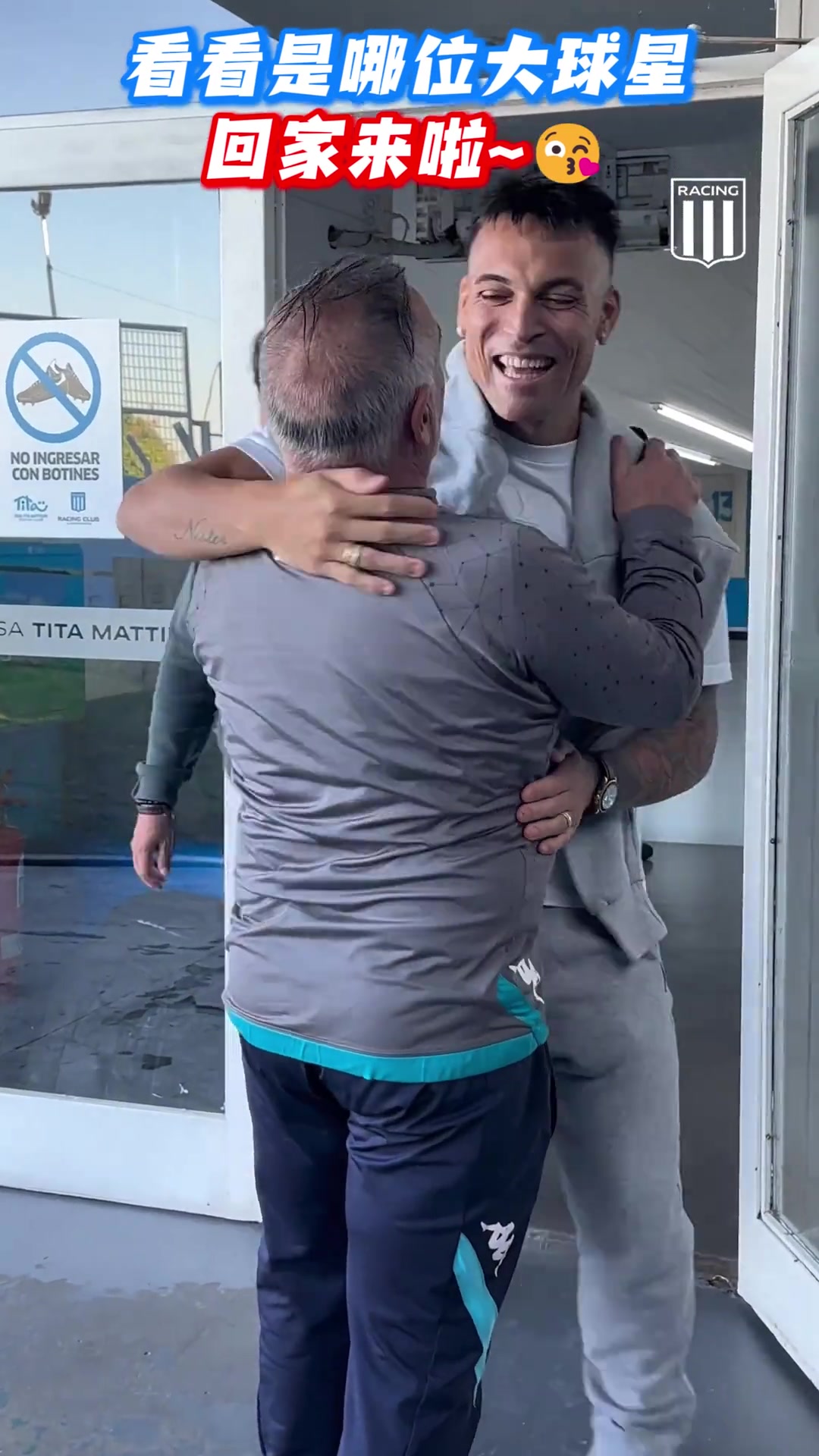 知遇之恩劳塔罗回母队竞技队探望米利托全程陪伴