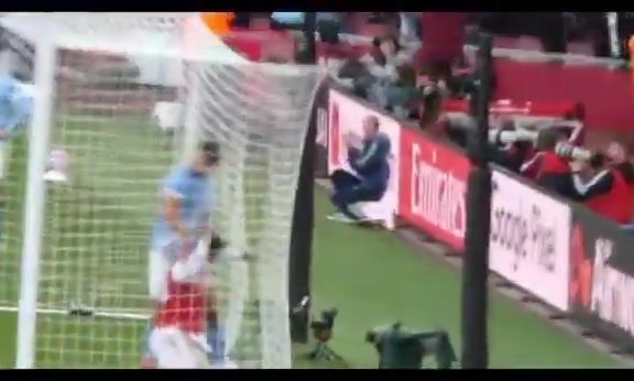 有点坏苏维门迪从球网拿球准备开球被鲁本迪亚斯一把拽倒