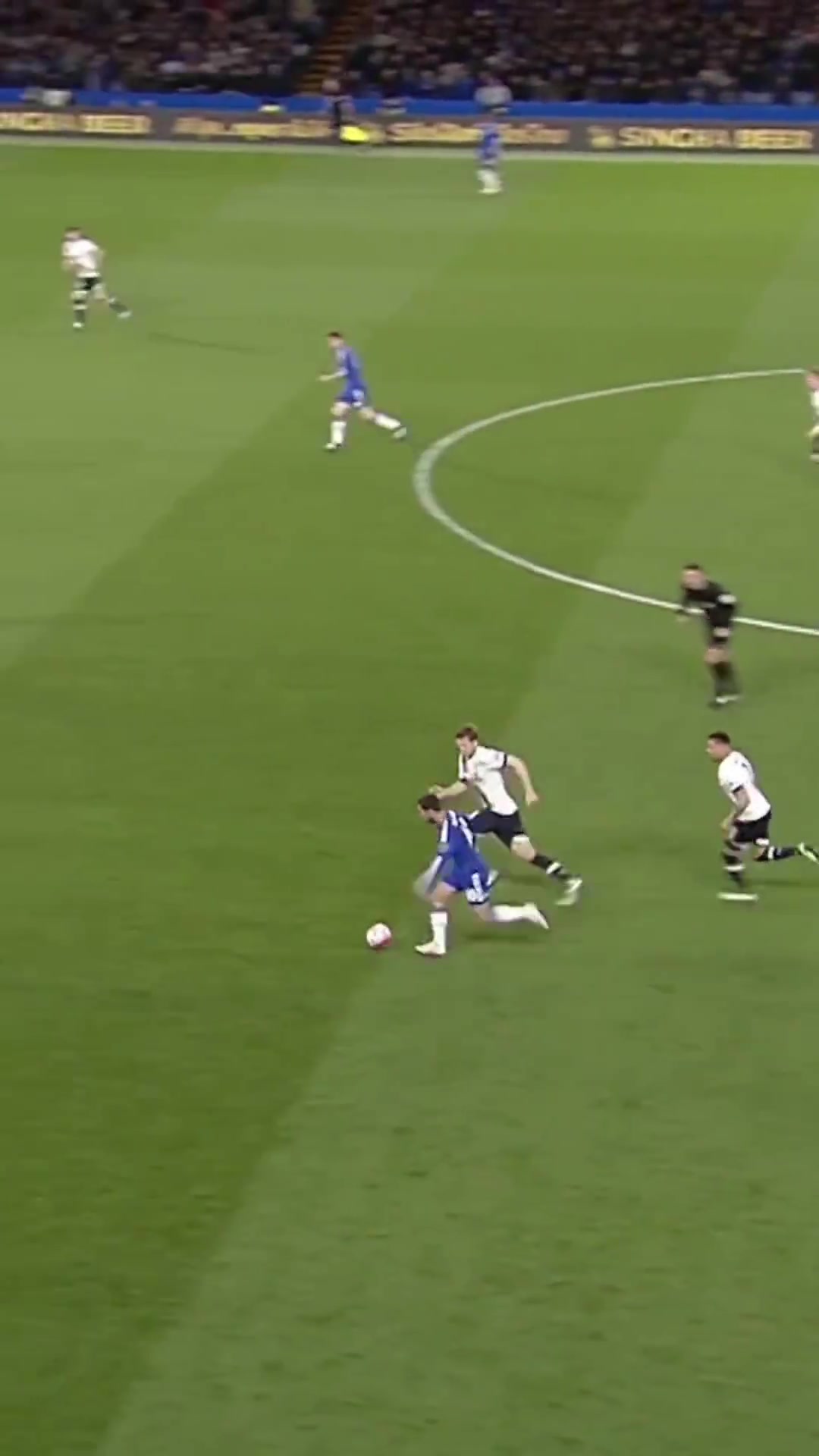 呼风唤雨名场面阿扎尔和队友打出精彩配合兜射死角破门