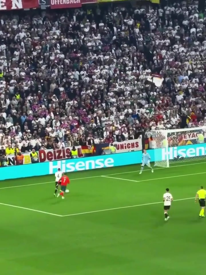 拼出来的机会C罗积极的逼抢迫使特狮开大脚才有了致胜的机会