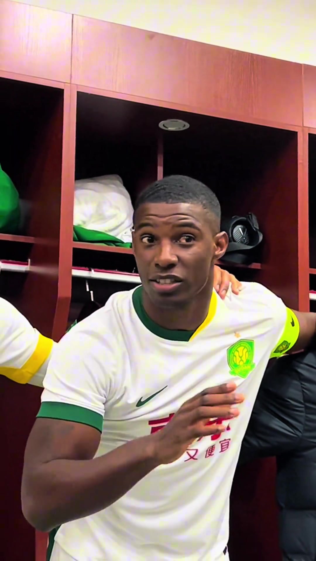 中超最佳外援法比奥在更衣室诠释何为国安精神