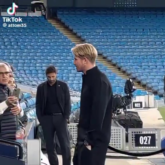 当你看到德布劳内的肢体语言就知道他想在这里退役