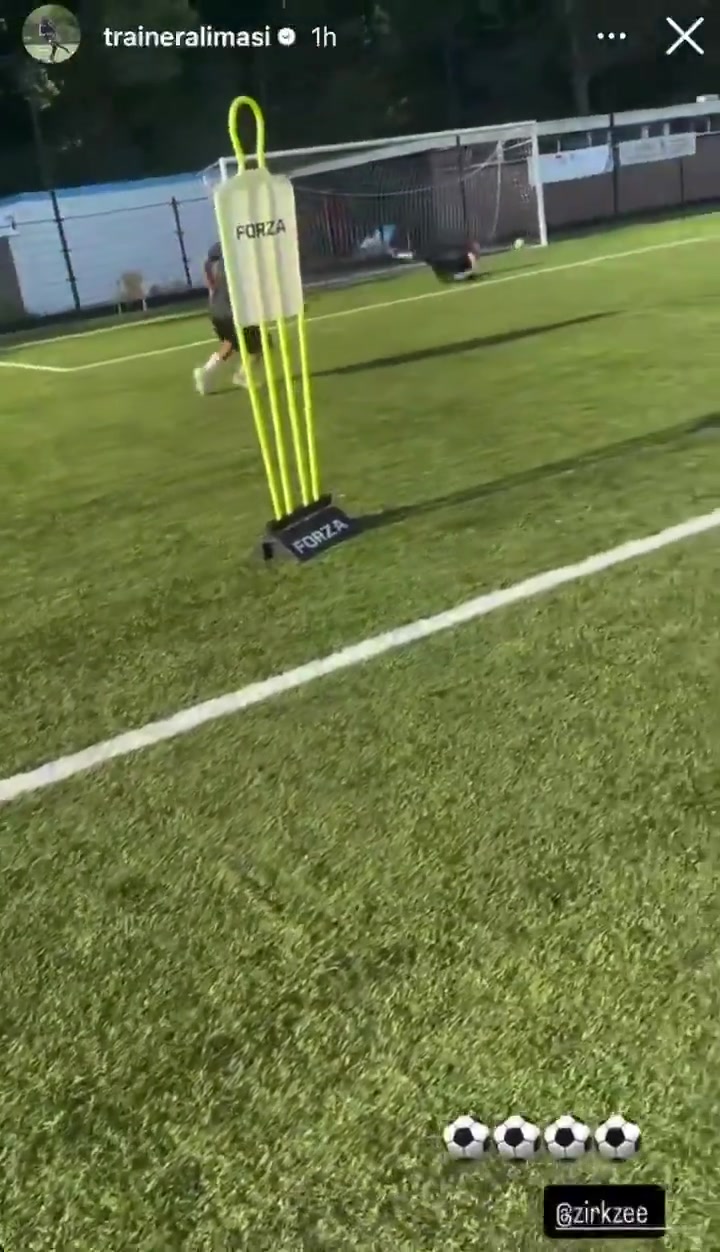 继续加练齐尔克泽社媒更新训练视频控球射门