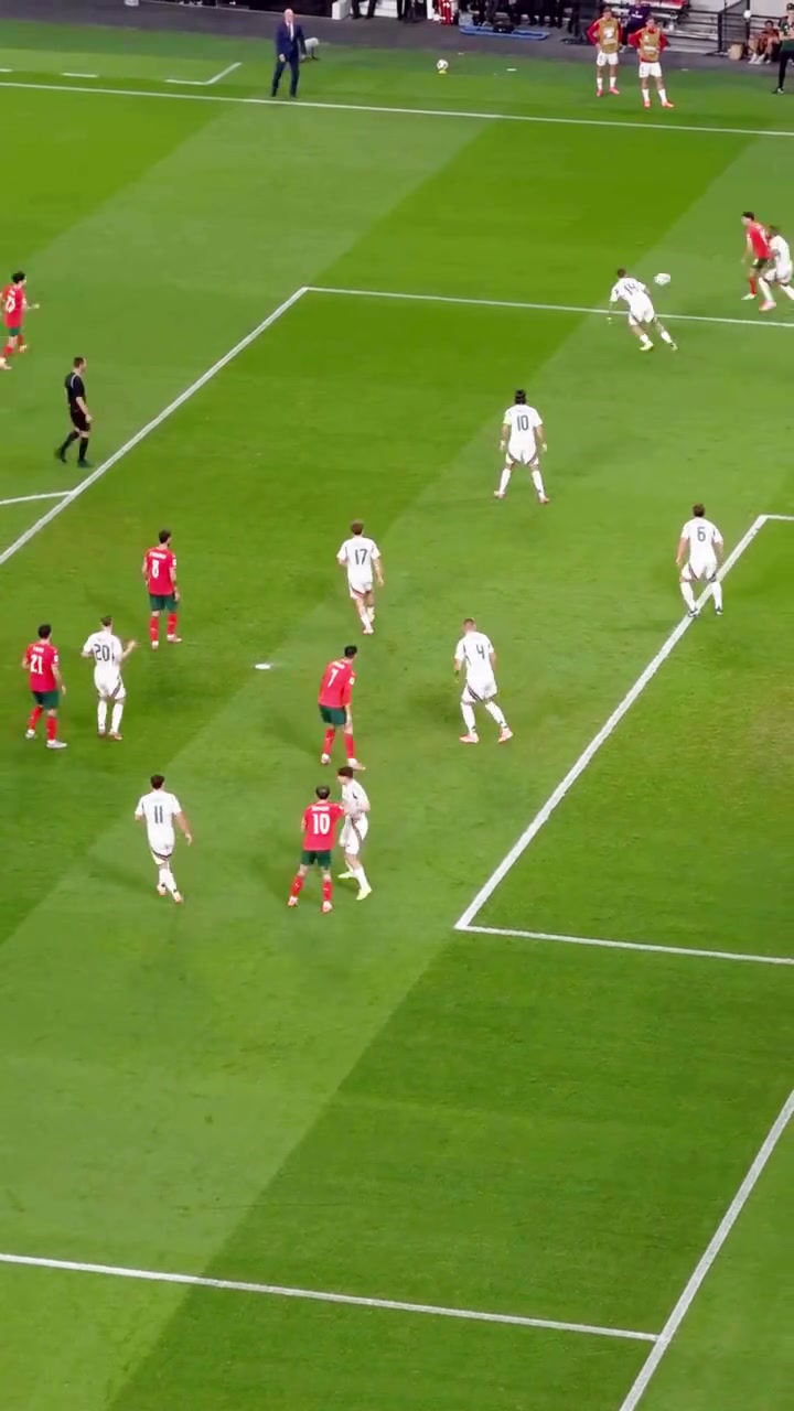 这就是顶级射手的嗅觉和意识来看看C罗在进球前的观察和走位