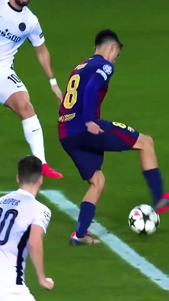 低调的大师名场面佩德里脑后长眼脚后跟穿裆对手