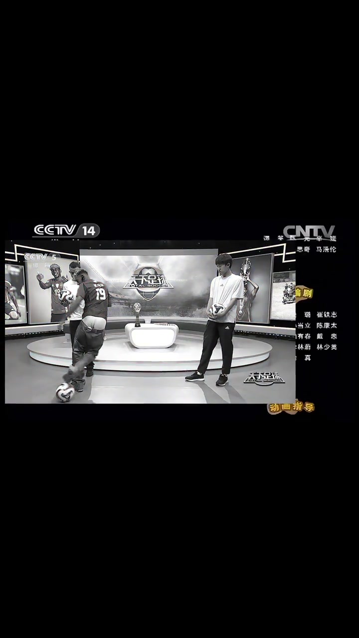 全中国观众都看到了亚马尔天足节目中秀技术结果裤子脱落