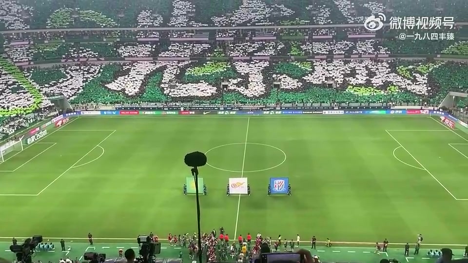 就是干京沪大战工体超巨幅TIFO哪吒造型北京城字样