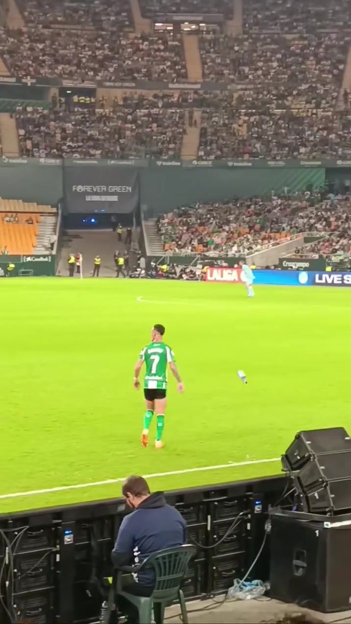 圆神发力安东尼喝水时发现球队发起进攻立马要球助攻队友破门