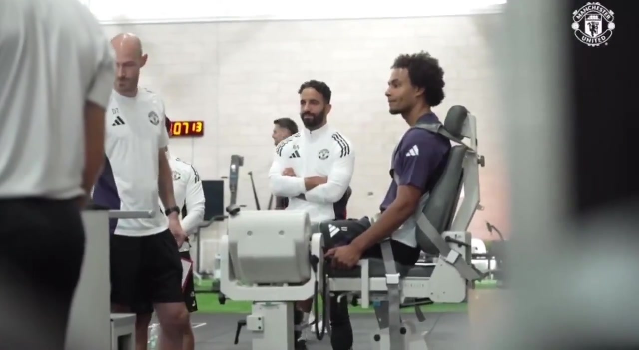 训练第一天曼联球员主要进行体能测试大家的精神还是很饱满