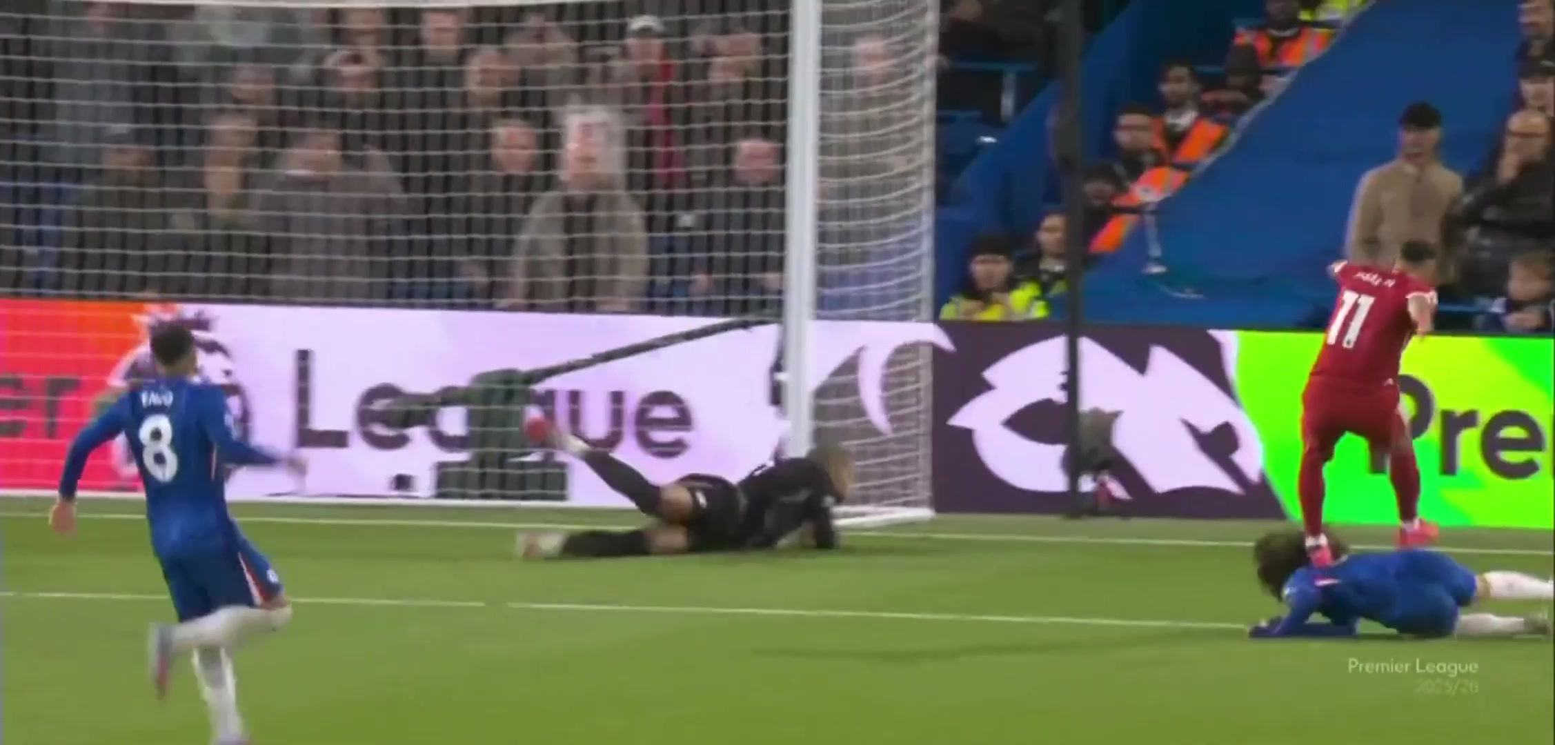 国外球迷这球萨拉赫都不进维尔茨受到了不公平的批评