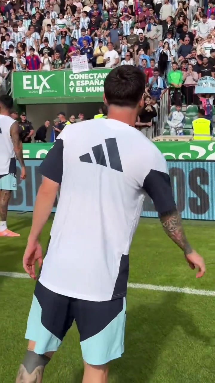 什么待遇啊梅西的训练课现场有2.2万人观看这影响力